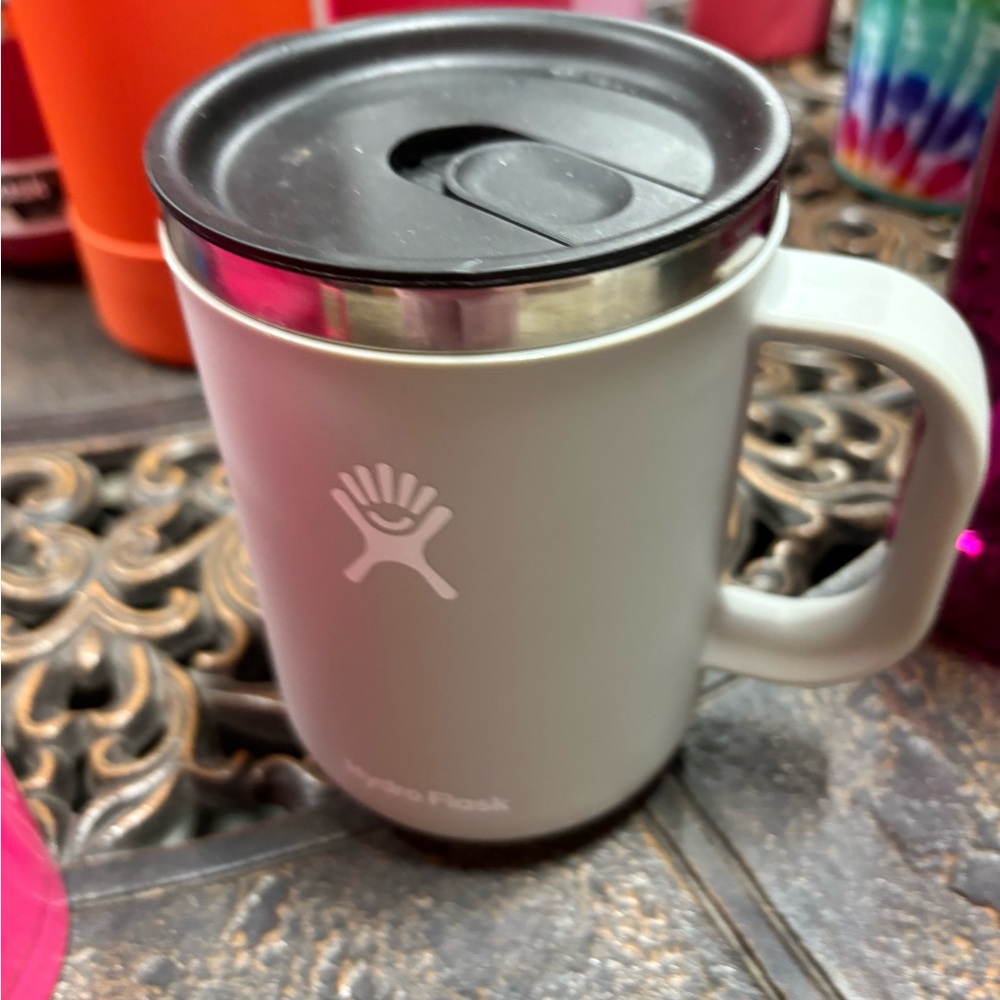 Hydro flask 24 ounce gray coffee cup with sip lid, it was used a couple times.